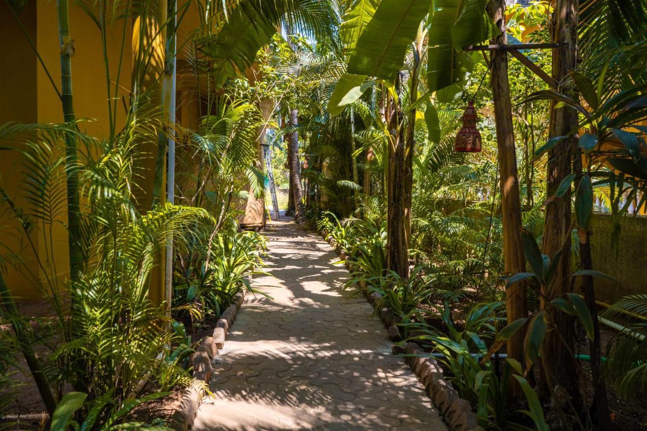 Justa Morjim Beach Resort Goa - 80 Steps From Morjim Beach Exterior photo